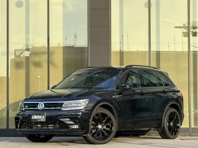 フォルクスワーゲン ティグアン TSI Rライン ディナウディオ 石川県 2020(令2)年 3万km 黒 純正HDDナビ/Bluetooth・AM/FM・CD・DVD・USB・AUX/フルセグTV/ディナウディオプレミアムサウンド/ETC2.0/全方位カメラ/純正ドライブレコーダー（前後）/クルーズコントロール/ルーフレール/シートヒーター（全席）/シートメモリー/AUTO HOLD/パドルシフト/パワーバックドア/アンチロック・ブレーキ・システム/横滑り防止装置/コーナーセンサー（前後）/レーンキープアシスト/盗難防止装置/パーキングアシスト/アイドリングストップ/エアバッグ（W+サイド）/衝突被害軽減システム/カーテンエアバッグ/純正フロアマット/純正アルミホイール/スマートキー/プッシュスタート