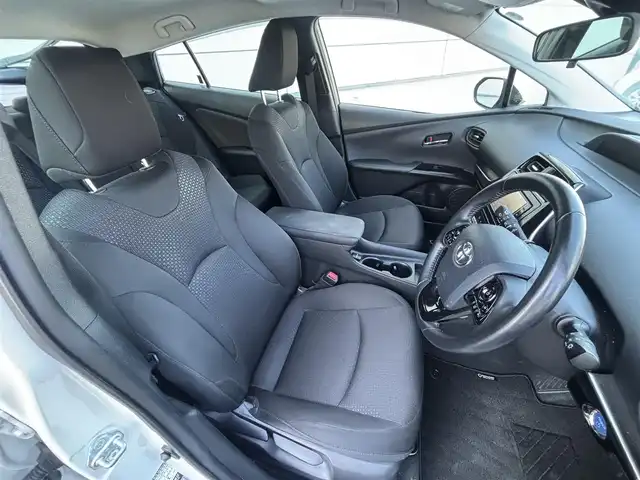 トヨタ プリウス S 長崎県 2019(平31)年 3.5万km ホワイトパールクリスタルシャイン ワンオーナー/純正メモリナビ/（CD/DVD/BT/フルセグ）/バックカメラ/衝突軽減システム/レーンアシスト/レーダークルーズ/ETC/モデリスタ17インチAW/ステアリングスイッチ/オートライト/スマートキー/プッシュスタート
