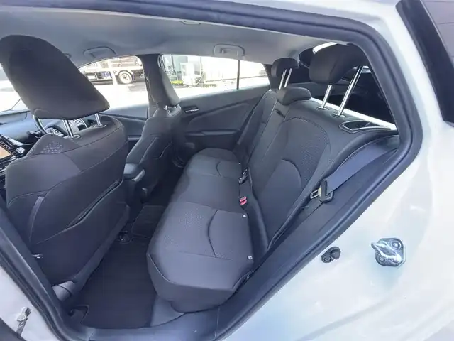 トヨタ プリウス S 長崎県 2019(平31)年 3.5万km ホワイトパールクリスタルシャイン ワンオーナー/純正メモリナビ/（CD/DVD/BT/フルセグ）/バックカメラ/衝突軽減システム/レーンアシスト/レーダークルーズ/ETC/モデリスタ17インチAW/ステアリングスイッチ/オートライト/スマートキー/プッシュスタート