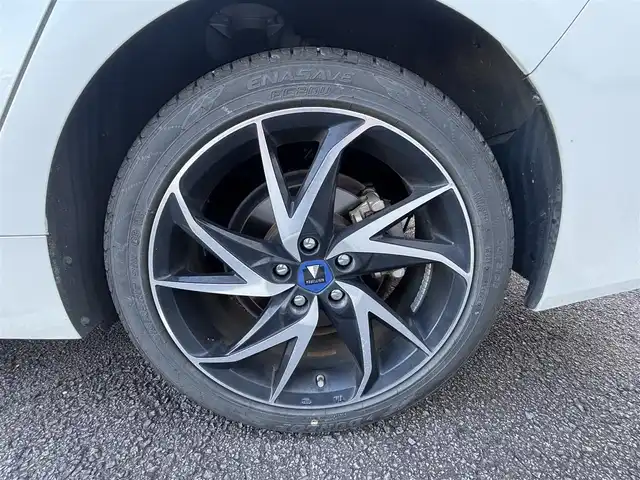 トヨタ プリウス S 長崎県 2019(平31)年 3.5万km ホワイトパールクリスタルシャイン ワンオーナー/純正メモリナビ/（CD/DVD/BT/フルセグ）/バックカメラ/衝突軽減システム/レーンアシスト/レーダークルーズ/ETC/モデリスタ17インチAW/ステアリングスイッチ/オートライト/スマートキー/プッシュスタート