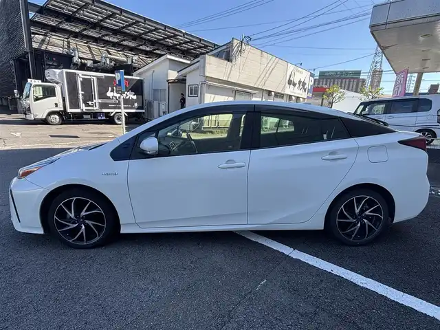 トヨタ プリウス S 長崎県 2019(平31)年 3.5万km ホワイトパールクリスタルシャイン ワンオーナー/純正メモリナビ/（CD/DVD/BT/フルセグ）/バックカメラ/衝突軽減システム/レーンアシスト/レーダークルーズ/ETC/モデリスタ17インチAW/ステアリングスイッチ/オートライト/スマートキー/プッシュスタート
