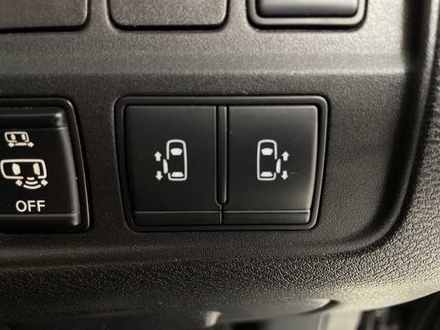 日産 セレナ ハイウェイスター V 群馬県 2020(令2)年 7.7万km ダイヤモンドブラック 純正１１型後部席モニター　純正１０型ナビ　全周囲カメラ　アダプティブクルーズコントロール　ブラインドスポットモニター　両側電動スライドドア　デジタルインナーミラー　電動パーキング　ＥＴＣ　禁煙車