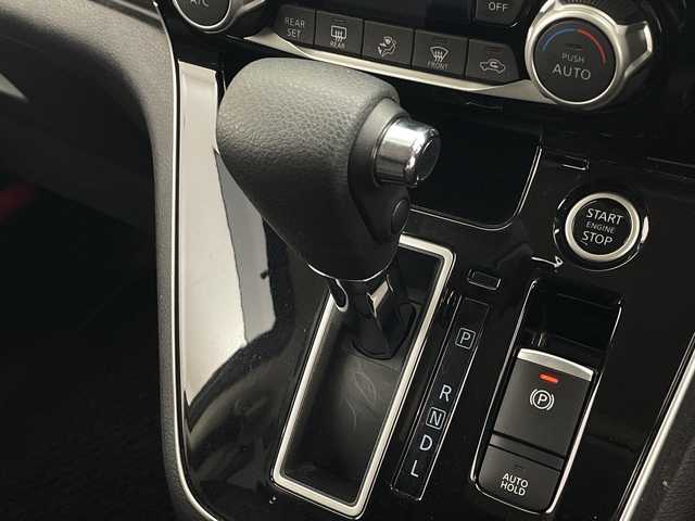 日産 セレナ ハイウェイスター V 群馬県 2020(令2)年 7.7万km ダイヤモンドブラック 純正１１型後部席モニター　純正１０型ナビ　全周囲カメラ　アダプティブクルーズコントロール　ブラインドスポットモニター　両側電動スライドドア　デジタルインナーミラー　電動パーキング　ＥＴＣ　禁煙車