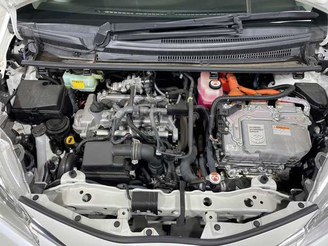 トヨタ ヴィッツ ハイブリッド U 神奈川県 2017(平29)年 2.6万km ホワイトパールクリスタルシャイン 純正ナビ/フルセグTV　Bluetooth　CD　DVD/バックカメラ/クルーズコントロール/セーフティセンスC/シートヒーター/ETC/前方ドライブレコーダー/プッシュスタート/スマートキー　/プリクラッシュセーフティシステム/レーンディパーチャアラート/オートマチックハイビーム