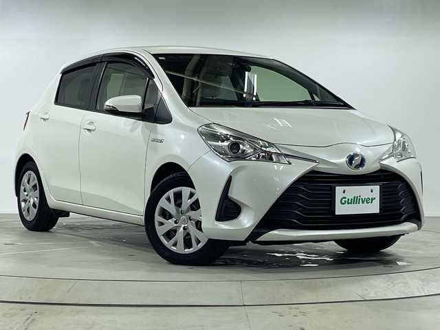 トヨタ ヴィッツ ハイブリッド U 神奈川県 2017(平29)年 2.6万km ホワイトパールクリスタルシャイン 純正ナビ/フルセグTV　Bluetooth　CD　DVD/バックカメラ/クルーズコントロール/セーフティセンスC/シートヒーター/ETC/前方ドライブレコーダー/プッシュスタート/スマートキー　/プリクラッシュセーフティシステム/レーンディパーチャアラート/オートマチックハイビーム