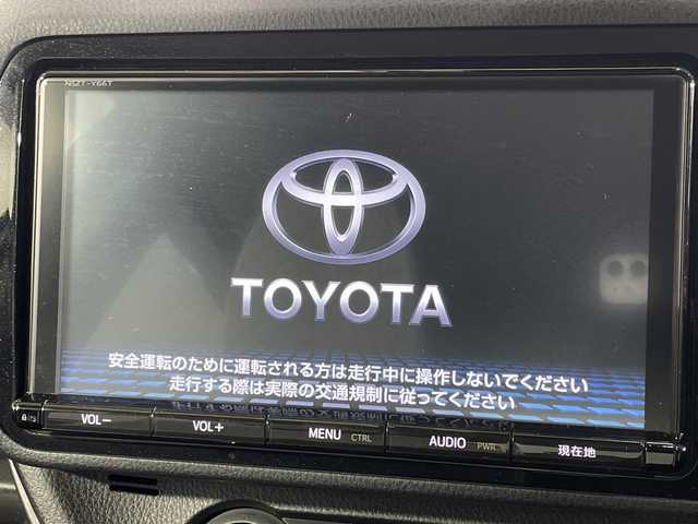 トヨタ ヴィッツ ハイブリッド U 神奈川県 2017(平29)年 2.6万km ホワイトパールクリスタルシャイン 純正ナビ/フルセグTV　Bluetooth　CD　DVD/バックカメラ/クルーズコントロール/セーフティセンスC/シートヒーター/ETC/前方ドライブレコーダー/プッシュスタート/スマートキー　/プリクラッシュセーフティシステム/レーンディパーチャアラート/オートマチックハイビーム