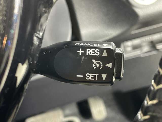 トヨタ ヴィッツ ハイブリッド U 神奈川県 2017(平29)年 2.6万km ホワイトパールクリスタルシャイン 純正ナビ/フルセグTV　Bluetooth　CD　DVD/バックカメラ/クルーズコントロール/セーフティセンスC/シートヒーター/ETC/前方ドライブレコーダー/プッシュスタート/スマートキー　/プリクラッシュセーフティシステム/レーンディパーチャアラート/オートマチックハイビーム