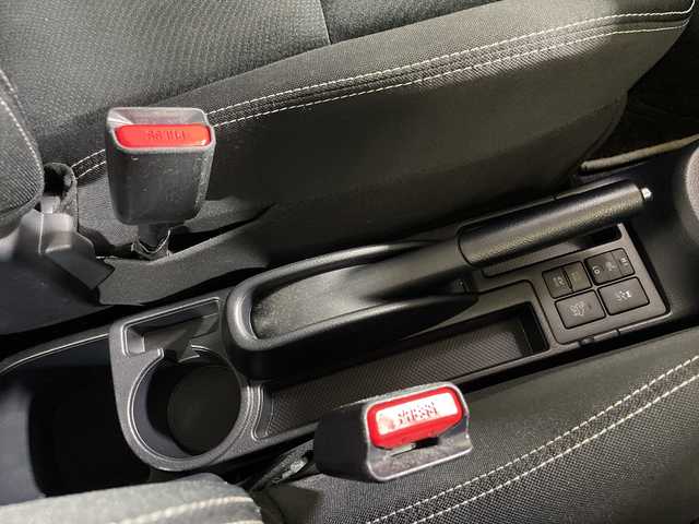 トヨタ ヴィッツ ハイブリッド U 神奈川県 2017(平29)年 2.6万km ホワイトパールクリスタルシャイン 純正ナビ/フルセグTV　Bluetooth　CD　DVD/バックカメラ/クルーズコントロール/セーフティセンスC/シートヒーター/ETC/前方ドライブレコーダー/プッシュスタート/スマートキー　/プリクラッシュセーフティシステム/レーンディパーチャアラート/オートマチックハイビーム