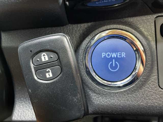 トヨタ ヴィッツ ハイブリッド U 神奈川県 2017(平29)年 2.6万km ホワイトパールクリスタルシャイン 純正ナビ/フルセグTV　Bluetooth　CD　DVD/バックカメラ/クルーズコントロール/セーフティセンスC/シートヒーター/ETC/前方ドライブレコーダー/プッシュスタート/スマートキー　/プリクラッシュセーフティシステム/レーンディパーチャアラート/オートマチックハイビーム