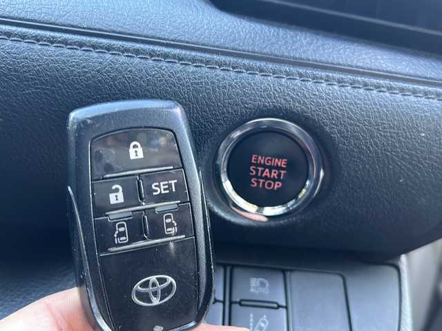 トヨタ シエンタ ファンベースG 京都府 2020(令2)年 1.5万km シルバーM ワンオーナー/純正ナビ　NSCN-W68/・ワンセグTV/BT/CD/AM/FM/・バックカメラ/360度カメラ/ドライブレコーダー/両側パワースライドドア/シートヒーター/ステアリングヒーター/コーナーセンサー/アイドリングストップ/オートライト/オートハイビーム/プッシュスタート/車線逸脱防止/衝突軽減/純正ドアバイザー/保証書/取扱説明書/スマートキースペア×１