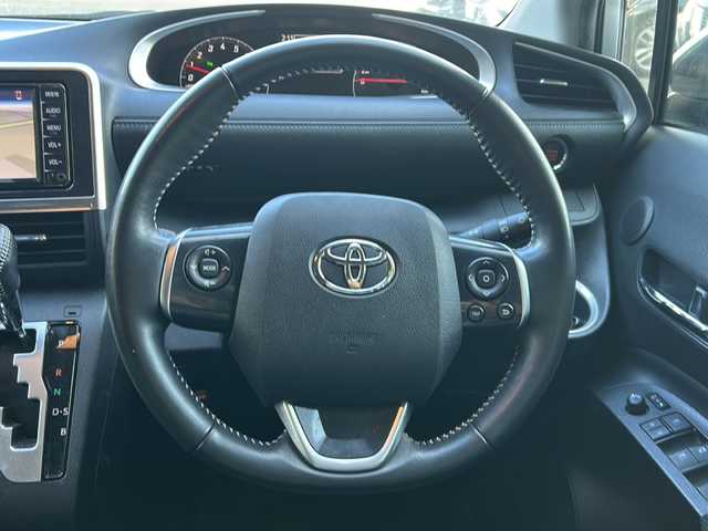 トヨタ シエンタ ファンベースG 京都府 2020(令2)年 1.5万km シルバーM ワンオーナー/純正ナビ　NSCN-W68/・ワンセグTV/BT/CD/AM/FM/・バックカメラ/360度カメラ/ドライブレコーダー/両側パワースライドドア/シートヒーター/ステアリングヒーター/コーナーセンサー/アイドリングストップ/オートライト/オートハイビーム/プッシュスタート/車線逸脱防止/衝突軽減/純正ドアバイザー/保証書/取扱説明書/スマートキースペア×１