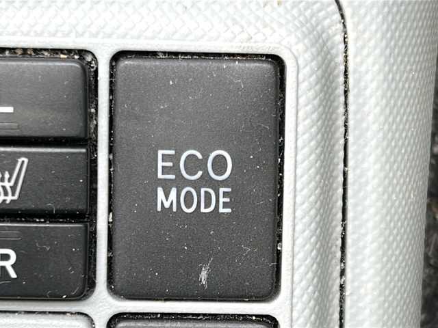 トヨタ アクア S 東京都 2012(平24)年 8.4万km シルバーM 純正SDナビ/【フルセグ・DVD再生可・CD・Bluetooth】/ETC/前席シートヒーター/オートライト/電動格納ミラー/ウィンカーミラー/プッシュスタート/スマートキー/スペアキーあり/純正フロアマット/ドアバイザー/新車保証書/取扱説明書