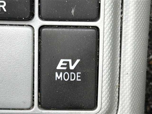 トヨタ アクア S 東京都 2012(平24)年 8.4万km シルバーM 純正SDナビ/【フルセグ・DVD再生可・CD・Bluetooth】/ETC/前席シートヒーター/オートライト/電動格納ミラー/ウィンカーミラー/プッシュスタート/スマートキー/スペアキーあり/純正フロアマット/ドアバイザー/新車保証書/取扱説明書