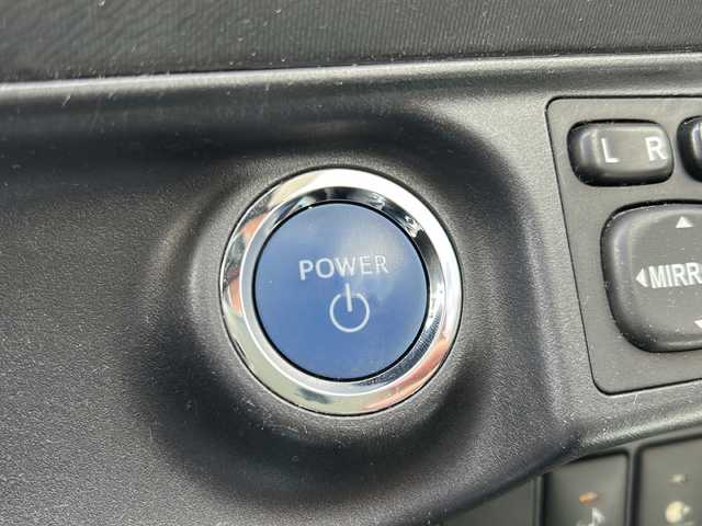 トヨタ アクア S 東京都 2012(平24)年 8.4万km シルバーM 純正SDナビ/【フルセグ・DVD再生可・CD・Bluetooth】/ETC/前席シートヒーター/オートライト/電動格納ミラー/ウィンカーミラー/プッシュスタート/スマートキー/スペアキーあり/純正フロアマット/ドアバイザー/新車保証書/取扱説明書