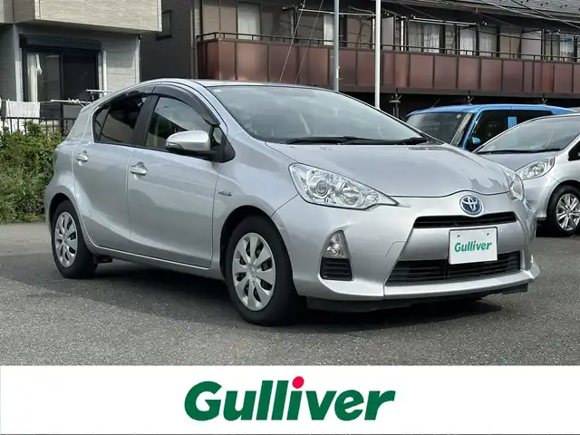 トヨタ アクア S 東京都 2012(平24)年 8.4万km シルバーM 純正SDナビ/【フルセグ・DVD再生可・CD・Bluetooth】/ETC/前席シートヒーター/オートライト/電動格納ミラー/ウィンカーミラー/プッシュスタート/スマートキー/スペアキーあり/純正フロアマット/ドアバイザー/新車保証書/取扱説明書