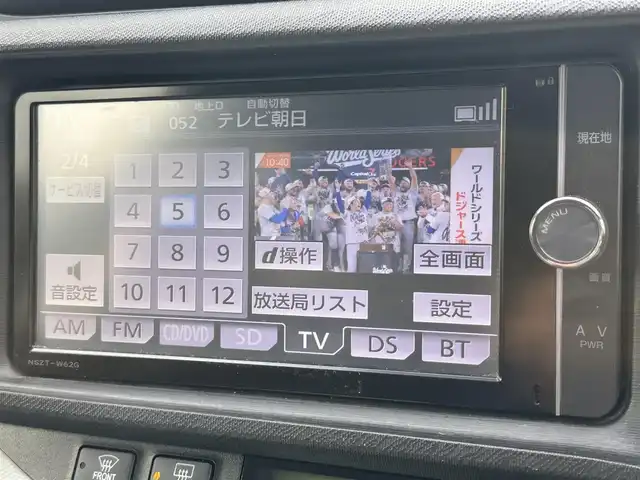 トヨタ アクア S 東京都 2012(平24)年 8.4万km シルバーM 純正SDナビ/【フルセグ・DVD再生可・CD・Bluetooth】/ETC/前席シートヒーター/オートライト/電動格納ミラー/ウィンカーミラー/プッシュスタート/スマートキー/スペアキーあり/純正フロアマット/ドアバイザー/新車保証書/取扱説明書