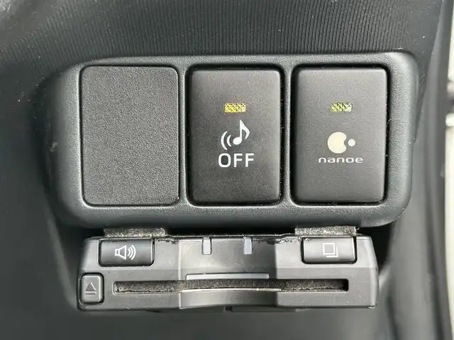 トヨタ アクア S 東京都 2012(平24)年 8.4万km シルバーM 純正SDナビ/【フルセグ・DVD再生可・CD・Bluetooth】/ETC/前席シートヒーター/オートライト/電動格納ミラー/ウィンカーミラー/プッシュスタート/スマートキー/スペアキーあり/純正フロアマット/ドアバイザー/新車保証書/取扱説明書