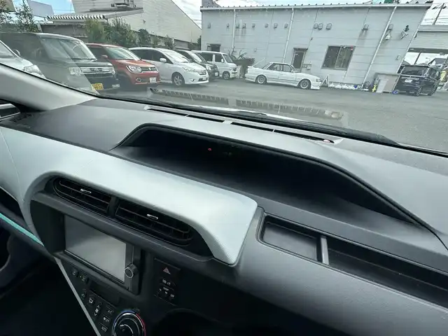 トヨタ アクア S 東京都 2012(平24)年 8.4万km シルバーM 純正SDナビ/【フルセグ・DVD再生可・CD・Bluetooth】/ETC/前席シートヒーター/オートライト/電動格納ミラー/ウィンカーミラー/プッシュスタート/スマートキー/スペアキーあり/純正フロアマット/ドアバイザー/新車保証書/取扱説明書