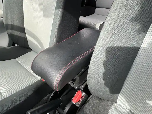 トヨタ アクア S 東京都 2012(平24)年 8.4万km シルバーM 純正SDナビ/【フルセグ・DVD再生可・CD・Bluetooth】/ETC/前席シートヒーター/オートライト/電動格納ミラー/ウィンカーミラー/プッシュスタート/スマートキー/スペアキーあり/純正フロアマット/ドアバイザー/新車保証書/取扱説明書