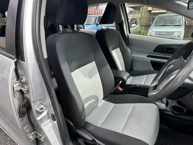 トヨタ アクア S 東京都 2012(平24)年 8.4万km シルバーM 純正SDナビ/【フルセグ・DVD再生可・CD・Bluetooth】/ETC/前席シートヒーター/オートライト/電動格納ミラー/ウィンカーミラー/プッシュスタート/スマートキー/スペアキーあり/純正フロアマット/ドアバイザー/新車保証書/取扱説明書