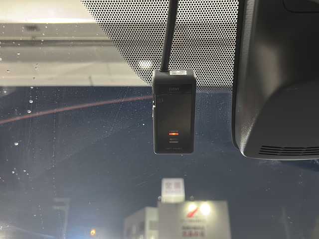 トヨタ シエンタ G 沖縄県 2018(平30)年 2.2万km ブラックマイカ/ラディアントグリーンメタリック 2トーン 純正オプションナビ　/フルセグＴＶ　/オーディオ（Bluetooth、SD、CD）/ドライブレコーダー　/ＥＴＣ　/バックカメラ　/両側パワースライドドア　/衝突被害軽減ブレーキ　/オートハイライト　/スマートキー/プッシュスタート