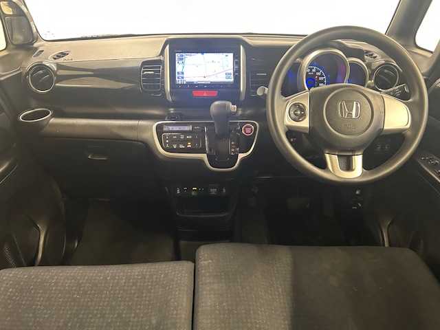 ホンダ Ｎ ＢＯＸ カスタム SSパッケージ 静岡県 2017(平29)年 9.5万km プレミアムホワイトパールⅡ (株)IDOMが運営する【じしゃロン浜松店】の自社ローン対象車両になります。こちらは現金ご利用時の価格です。自社ローンご希望の方は別途その旨お申付け下さい/純正フルセグナビ(VXM-175VFi)/純正14インチアルミホイール/バックカメラ/両側パワースライドドア/シートヒーター/シティブレーキアクティブシステム/ETC/ヘッドランプイルミネーション（青）/フォグランプ/電動ウインカーミラー/オートライト/サイドスポイラー/バックドアスポイラー/スマートキー/プッシュスタート