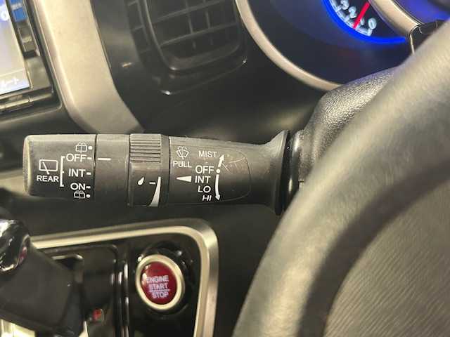 ホンダ Ｎ ＢＯＸ カスタム SSパッケージ 静岡県 2017(平29)年 9.5万km プレミアムホワイトパールⅡ (株)IDOMが運営する【じしゃロン浜松店】の自社ローン対象車両になります。こちらは現金ご利用時の価格です。自社ローンご希望の方は別途その旨お申付け下さい/純正フルセグナビ(VXM-175VFi)/純正14インチアルミホイール/バックカメラ/両側パワースライドドア/シートヒーター/シティブレーキアクティブシステム/ETC/ヘッドランプイルミネーション（青）/フォグランプ/電動ウインカーミラー/オートライト/サイドスポイラー/バックドアスポイラー/スマートキー/プッシュスタート