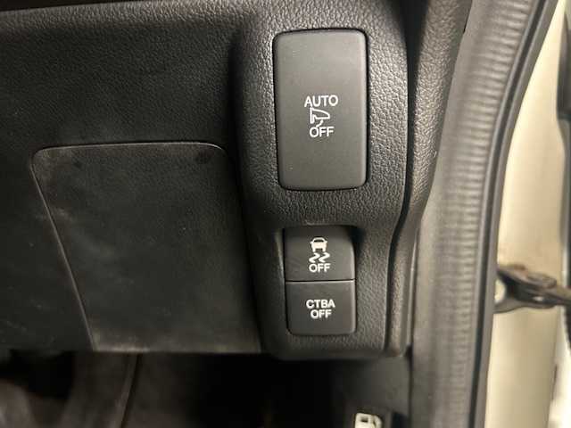 ホンダ Ｎ ＢＯＸ カスタム SSパッケージ 静岡県 2017(平29)年 9.5万km プレミアムホワイトパールⅡ (株)IDOMが運営する【じしゃロン浜松店】の自社ローン対象車両になります。こちらは現金ご利用時の価格です。自社ローンご希望の方は別途その旨お申付け下さい/純正フルセグナビ(VXM-175VFi)/純正14インチアルミホイール/バックカメラ/両側パワースライドドア/シートヒーター/シティブレーキアクティブシステム/ETC/ヘッドランプイルミネーション（青）/フォグランプ/電動ウインカーミラー/オートライト/サイドスポイラー/バックドアスポイラー/スマートキー/プッシュスタート