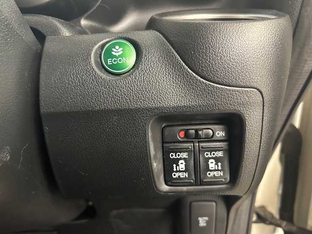 ホンダ Ｎ ＢＯＸ カスタム SSパッケージ 静岡県 2017(平29)年 9.5万km プレミアムホワイトパールⅡ (株)IDOMが運営する【じしゃロン浜松店】の自社ローン対象車両になります。こちらは現金ご利用時の価格です。自社ローンご希望の方は別途その旨お申付け下さい/純正フルセグナビ(VXM-175VFi)/純正14インチアルミホイール/バックカメラ/両側パワースライドドア/シートヒーター/シティブレーキアクティブシステム/ETC/ヘッドランプイルミネーション（青）/フォグランプ/電動ウインカーミラー/オートライト/サイドスポイラー/バックドアスポイラー/スマートキー/プッシュスタート