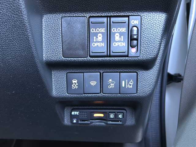 ホンダ フリード G ホンダセンシング 静岡県 2018(平30)年 7.2万km ホワイトオーキッドパール 純正ナビ/・CD/DVD/ipod/SD/USB/AUX/Bluetooth/・フルセグTV/ラジオ/主要装備/・レーダークルーズコントロール　/・ドライブレコーダー　/・バックカメラ　/・両側パワースライドドア　/・ホンダセンシング　/・ＥＴＣ　/・ステアリングリモコン　/・ハーフレザーシート　/・レーンキープアシスト　/・オートライト/・ステアリングリモコン/・ヒーテッドドアミラー/・純正アルミホイール/・純正フロアマット/・ハーフレザーシート/・LEDヘッドライト/・盗難防止装置/・プッシュスタート/・スマートキー