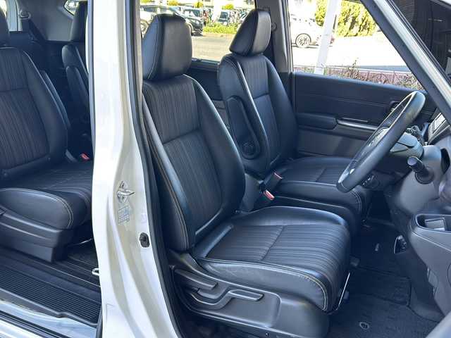 ホンダ フリード G ホンダセンシング 静岡県 2018(平30)年 7.2万km ホワイトオーキッドパール 純正ナビ/・CD/DVD/ipod/SD/USB/AUX/Bluetooth/・フルセグTV/ラジオ/主要装備/・レーダークルーズコントロール　/・ドライブレコーダー　/・バックカメラ　/・両側パワースライドドア　/・ホンダセンシング　/・ＥＴＣ　/・ステアリングリモコン　/・ハーフレザーシート　/・レーンキープアシスト　/・オートライト/・ステアリングリモコン/・ヒーテッドドアミラー/・純正アルミホイール/・純正フロアマット/・ハーフレザーシート/・LEDヘッドライト/・盗難防止装置/・プッシュスタート/・スマートキー