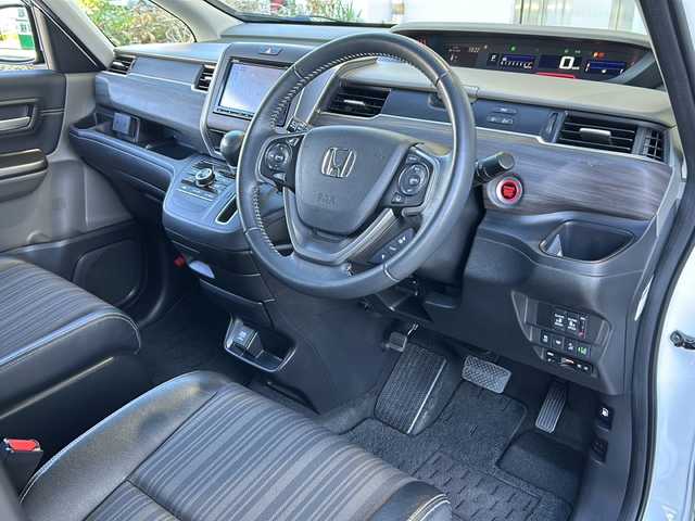 ホンダ フリード G ホンダセンシング 静岡県 2018(平30)年 7.2万km ホワイトオーキッドパール 純正ナビ/・CD/DVD/ipod/SD/USB/AUX/Bluetooth/・フルセグTV/ラジオ/主要装備/・レーダークルーズコントロール　/・ドライブレコーダー　/・バックカメラ　/・両側パワースライドドア　/・ホンダセンシング　/・ＥＴＣ　/・ステアリングリモコン　/・ハーフレザーシート　/・レーンキープアシスト　/・オートライト/・ステアリングリモコン/・ヒーテッドドアミラー/・純正アルミホイール/・純正フロアマット/・ハーフレザーシート/・LEDヘッドライト/・盗難防止装置/・プッシュスタート/・スマートキー