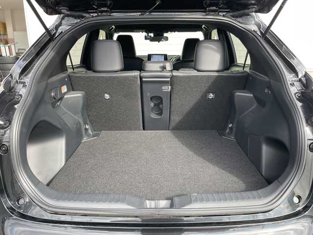 トヨタ ヤリスクロス Z 山形県 2024(令6)年 2万km ブラックマイカ モデリスタエアロ（F/S/R）/Toyota Safety Sense/・プリクラッシュセーフティ/・レーントレーシングアシスト/・レーダークルーズコントロール/・ロードサインアシスト/・発進遅れ告知機能/・プロアクティブドライビングアシスト/・ドライバー異常時対応システム/・オートマチックハイビーム/ブラインドスポットモニター/パーキングサポートブレーキ/純正ディスプレイオーディオ/BT.USB.MiraCast/ハーフレザーシート/パワーシート/シートヒーター/ステアリングヒーター/ドライブレコーダー/ダウンヒルアシスト/電動パーキングブレーキ/オートホールド/ウィンドウシールドデアイサー/LEDヘッドライト/プッシュスタート/スマートキー