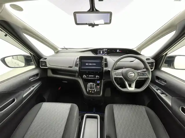 日産 セレナ e－パワー ハイウェイスター V 熊本県 2021(令3)年 5.5万km ブリリアントホワイトパール 2トーン 禁煙車　/ワンオーナー/純正ナビ（ＣＤ・ＤＶＤ・フルセグ・ＢＴ・ＳＤ）/純正フリップダウンモニター/純正前方ドライブレコーダー　/アラウンドビューモニター/ビルトインＥＴＣ　/両側パワースライドドア　/アダブティブクルーズコントロール　/プロパイロット/側方支援/後側方支援/エマージェンシーブレーキ/速度標識表示/道路標識表示/駐車支援/ふらつき警報/ブラインドスポットモニター/横滑り防止/前後クリアランスソナー/デジタルインナーミラー/オートブレーキホールド/純正フロアマット/純正16インチAW/オートライト/LEDヘッドライト/フォグランプ/スマートキー/プッシュスタート/保証書
