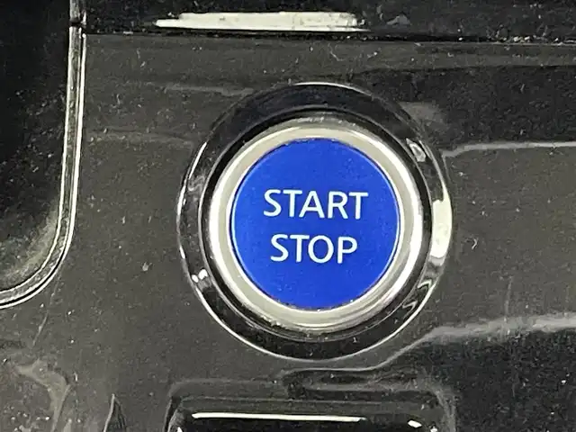 日産 セレナ e－パワー ハイウェイスター V 熊本県 2021(令3)年 5.5万km ブリリアントホワイトパール 2トーン 禁煙車　/ワンオーナー/純正ナビ（ＣＤ・ＤＶＤ・フルセグ・ＢＴ・ＳＤ）/純正フリップダウンモニター/純正前方ドライブレコーダー　/アラウンドビューモニター/ビルトインＥＴＣ　/両側パワースライドドア　/アダブティブクルーズコントロール　/プロパイロット/側方支援/後側方支援/エマージェンシーブレーキ/速度標識表示/道路標識表示/駐車支援/ふらつき警報/ブラインドスポットモニター/横滑り防止/前後クリアランスソナー/デジタルインナーミラー/オートブレーキホールド/純正フロアマット/純正16インチAW/オートライト/LEDヘッドライト/フォグランプ/スマートキー/プッシュスタート/保証書