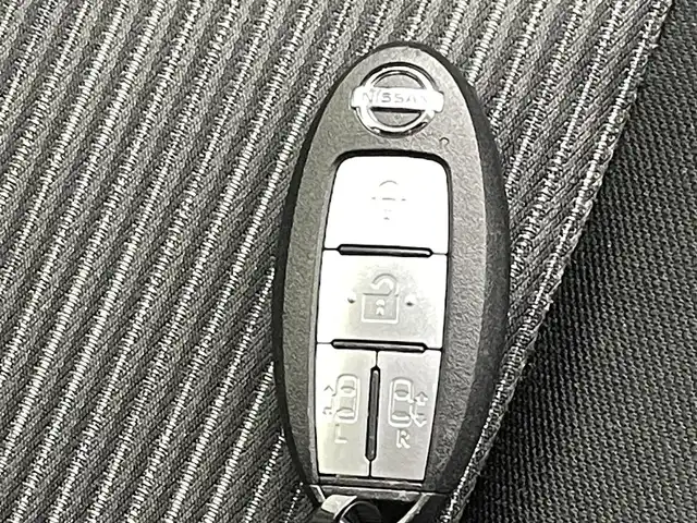 日産 セレナ e－パワー ハイウェイスター V 熊本県 2021(令3)年 5.5万km ブリリアントホワイトパール 2トーン 禁煙車　/ワンオーナー/純正ナビ（ＣＤ・ＤＶＤ・フルセグ・ＢＴ・ＳＤ）/純正フリップダウンモニター/純正前方ドライブレコーダー　/アラウンドビューモニター/ビルトインＥＴＣ　/両側パワースライドドア　/アダブティブクルーズコントロール　/プロパイロット/側方支援/後側方支援/エマージェンシーブレーキ/速度標識表示/道路標識表示/駐車支援/ふらつき警報/ブラインドスポットモニター/横滑り防止/前後クリアランスソナー/デジタルインナーミラー/オートブレーキホールド/純正フロアマット/純正16インチAW/オートライト/LEDヘッドライト/フォグランプ/スマートキー/プッシュスタート/保証書