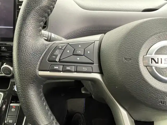 日産 セレナ e－パワー ハイウェイスター V 熊本県 2021(令3)年 5.5万km ブリリアントホワイトパール 2トーン 禁煙車　/ワンオーナー/純正ナビ（ＣＤ・ＤＶＤ・フルセグ・ＢＴ・ＳＤ）/純正フリップダウンモニター/純正前方ドライブレコーダー　/アラウンドビューモニター/ビルトインＥＴＣ　/両側パワースライドドア　/アダブティブクルーズコントロール　/プロパイロット/側方支援/後側方支援/エマージェンシーブレーキ/速度標識表示/道路標識表示/駐車支援/ふらつき警報/ブラインドスポットモニター/横滑り防止/前後クリアランスソナー/デジタルインナーミラー/オートブレーキホールド/純正フロアマット/純正16インチAW/オートライト/LEDヘッドライト/フォグランプ/スマートキー/プッシュスタート/保証書