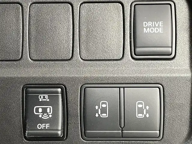 日産 セレナ e－パワー ハイウェイスター V 熊本県 2021(令3)年 5.5万km ブリリアントホワイトパール 2トーン 禁煙車　/ワンオーナー/純正ナビ（ＣＤ・ＤＶＤ・フルセグ・ＢＴ・ＳＤ）/純正フリップダウンモニター/純正前方ドライブレコーダー　/アラウンドビューモニター/ビルトインＥＴＣ　/両側パワースライドドア　/アダブティブクルーズコントロール　/プロパイロット/側方支援/後側方支援/エマージェンシーブレーキ/速度標識表示/道路標識表示/駐車支援/ふらつき警報/ブラインドスポットモニター/横滑り防止/前後クリアランスソナー/デジタルインナーミラー/オートブレーキホールド/純正フロアマット/純正16インチAW/オートライト/LEDヘッドライト/フォグランプ/スマートキー/プッシュスタート/保証書