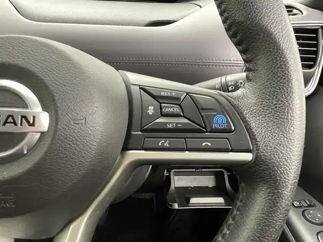 日産 セレナ e－パワー ハイウェイスター V 熊本県 2021(令3)年 5.5万km ブリリアントホワイトパール 2トーン 禁煙車　/ワンオーナー/純正ナビ（ＣＤ・ＤＶＤ・フルセグ・ＢＴ・ＳＤ）/純正フリップダウンモニター/純正前方ドライブレコーダー　/アラウンドビューモニター/ビルトインＥＴＣ　/両側パワースライドドア　/アダブティブクルーズコントロール　/プロパイロット/側方支援/後側方支援/エマージェンシーブレーキ/速度標識表示/道路標識表示/駐車支援/ふらつき警報/ブラインドスポットモニター/横滑り防止/前後クリアランスソナー/デジタルインナーミラー/オートブレーキホールド/純正フロアマット/純正16インチAW/オートライト/LEDヘッドライト/フォグランプ/スマートキー/プッシュスタート/保証書