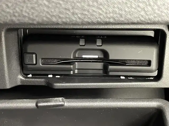 日産 セレナ e－パワー ハイウェイスター V 熊本県 2021(令3)年 5.5万km ブリリアントホワイトパール 2トーン 禁煙車　/ワンオーナー/純正ナビ（ＣＤ・ＤＶＤ・フルセグ・ＢＴ・ＳＤ）/純正フリップダウンモニター/純正前方ドライブレコーダー　/アラウンドビューモニター/ビルトインＥＴＣ　/両側パワースライドドア　/アダブティブクルーズコントロール　/プロパイロット/側方支援/後側方支援/エマージェンシーブレーキ/速度標識表示/道路標識表示/駐車支援/ふらつき警報/ブラインドスポットモニター/横滑り防止/前後クリアランスソナー/デジタルインナーミラー/オートブレーキホールド/純正フロアマット/純正16インチAW/オートライト/LEDヘッドライト/フォグランプ/スマートキー/プッシュスタート/保証書