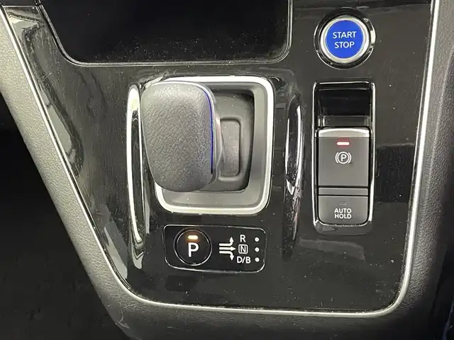 日産 セレナ e－パワー ハイウェイスター V 熊本県 2021(令3)年 5.5万km ブリリアントホワイトパール 2トーン 禁煙車　/ワンオーナー/純正ナビ（ＣＤ・ＤＶＤ・フルセグ・ＢＴ・ＳＤ）/純正フリップダウンモニター/純正前方ドライブレコーダー　/アラウンドビューモニター/ビルトインＥＴＣ　/両側パワースライドドア　/アダブティブクルーズコントロール　/プロパイロット/側方支援/後側方支援/エマージェンシーブレーキ/速度標識表示/道路標識表示/駐車支援/ふらつき警報/ブラインドスポットモニター/横滑り防止/前後クリアランスソナー/デジタルインナーミラー/オートブレーキホールド/純正フロアマット/純正16インチAW/オートライト/LEDヘッドライト/フォグランプ/スマートキー/プッシュスタート/保証書