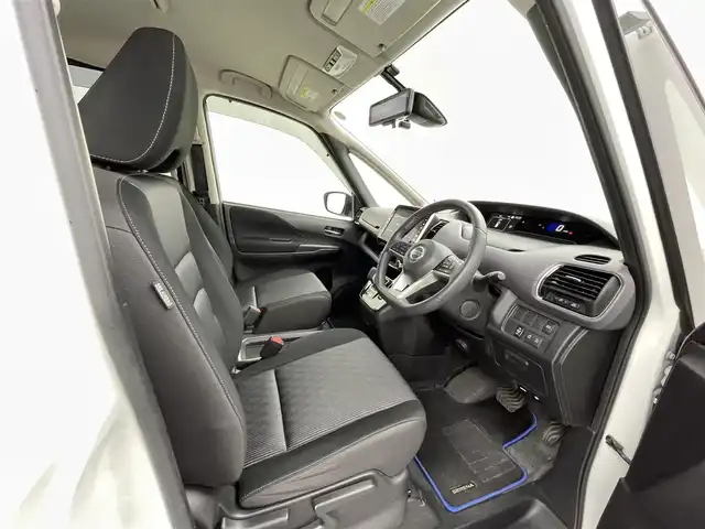 日産 セレナ e－パワー ハイウェイスター V 熊本県 2021(令3)年 5.5万km ブリリアントホワイトパール 2トーン 禁煙車　/ワンオーナー/純正ナビ（ＣＤ・ＤＶＤ・フルセグ・ＢＴ・ＳＤ）/純正フリップダウンモニター/純正前方ドライブレコーダー　/アラウンドビューモニター/ビルトインＥＴＣ　/両側パワースライドドア　/アダブティブクルーズコントロール　/プロパイロット/側方支援/後側方支援/エマージェンシーブレーキ/速度標識表示/道路標識表示/駐車支援/ふらつき警報/ブラインドスポットモニター/横滑り防止/前後クリアランスソナー/デジタルインナーミラー/オートブレーキホールド/純正フロアマット/純正16インチAW/オートライト/LEDヘッドライト/フォグランプ/スマートキー/プッシュスタート/保証書