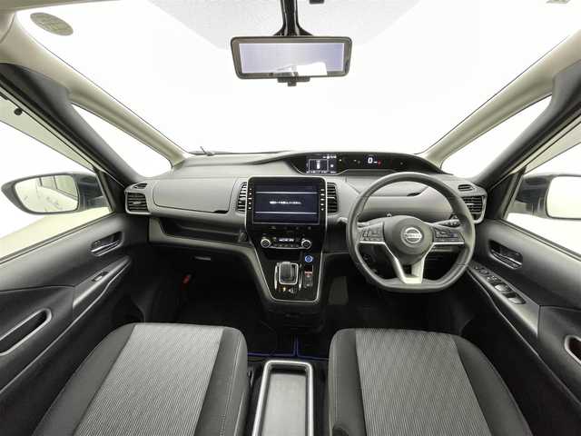 日産 セレナ e－パワー ハイウェイスター V 熊本県 2021(令3)年 5.5万km ブリリアントホワイトパール 2トーン 禁煙車　/ワンオーナー/純正ナビ（ＣＤ・ＤＶＤ・フルセグ・ＢＴ・ＳＤ）/純正フリップダウンモニター/純正前方ドライブレコーダー　/アラウンドビューモニター/ビルトインＥＴＣ　/両側パワースライドドア　/アダブティブクルーズコントロール　/プロパイロット/側方支援/後側方支援/エマージェンシーブレーキ/速度標識表示/道路標識表示/駐車支援/ふらつき警報/ブラインドスポットモニター/横滑り防止/前後クリアランスソナー/デジタルインナーミラー/オートブレーキホールド/純正フロアマット/純正16インチAW/オートライト/LEDヘッドライト/フォグランプ/スマートキー/プッシュスタート/保証書