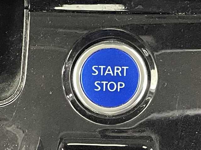 日産 セレナ e－パワー ハイウェイスター V 熊本県 2021(令3)年 5.5万km ブリリアントホワイトパール 2トーン 禁煙車　/ワンオーナー/純正ナビ（ＣＤ・ＤＶＤ・フルセグ・ＢＴ・ＳＤ）/純正フリップダウンモニター/純正前方ドライブレコーダー　/アラウンドビューモニター/ビルトインＥＴＣ　/両側パワースライドドア　/アダブティブクルーズコントロール　/プロパイロット/側方支援/後側方支援/エマージェンシーブレーキ/速度標識表示/道路標識表示/駐車支援/ふらつき警報/ブラインドスポットモニター/横滑り防止/前後クリアランスソナー/デジタルインナーミラー/オートブレーキホールド/純正フロアマット/純正16インチAW/オートライト/LEDヘッドライト/フォグランプ/スマートキー/プッシュスタート/保証書