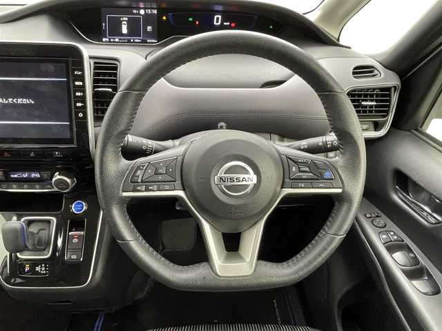 日産 セレナ e－パワー ハイウェイスター V 熊本県 2021(令3)年 5.5万km ブリリアントホワイトパール 2トーン 禁煙車　/ワンオーナー/純正ナビ（ＣＤ・ＤＶＤ・フルセグ・ＢＴ・ＳＤ）/純正フリップダウンモニター/純正前方ドライブレコーダー　/アラウンドビューモニター/ビルトインＥＴＣ　/両側パワースライドドア　/アダブティブクルーズコントロール　/プロパイロット/側方支援/後側方支援/エマージェンシーブレーキ/速度標識表示/道路標識表示/駐車支援/ふらつき警報/ブラインドスポットモニター/横滑り防止/前後クリアランスソナー/デジタルインナーミラー/オートブレーキホールド/純正フロアマット/純正16インチAW/オートライト/LEDヘッドライト/フォグランプ/スマートキー/プッシュスタート/保証書