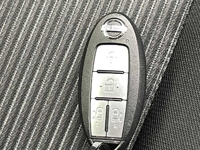 日産 セレナ e－パワー ハイウェイスター V 熊本県 2021(令3)年 5.5万km ブリリアントホワイトパール 2トーン 禁煙車　/ワンオーナー/純正ナビ（ＣＤ・ＤＶＤ・フルセグ・ＢＴ・ＳＤ）/純正フリップダウンモニター/純正前方ドライブレコーダー　/アラウンドビューモニター/ビルトインＥＴＣ　/両側パワースライドドア　/アダブティブクルーズコントロール　/プロパイロット/側方支援/後側方支援/エマージェンシーブレーキ/速度標識表示/道路標識表示/駐車支援/ふらつき警報/ブラインドスポットモニター/横滑り防止/前後クリアランスソナー/デジタルインナーミラー/オートブレーキホールド/純正フロアマット/純正16インチAW/オートライト/LEDヘッドライト/フォグランプ/スマートキー/プッシュスタート/保証書