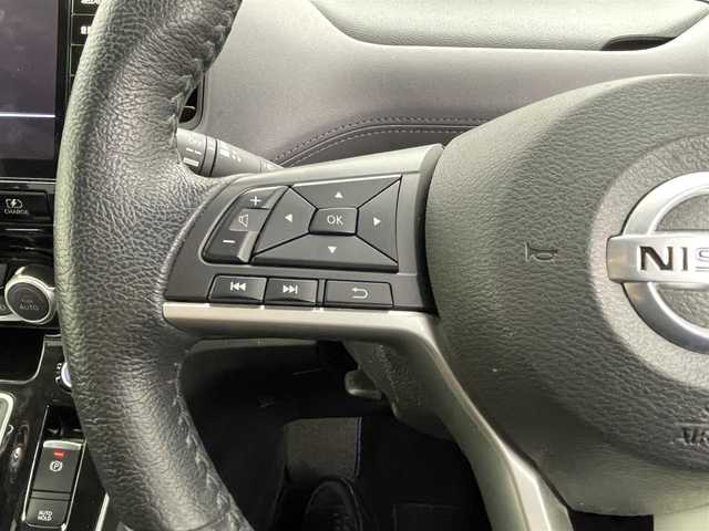 日産 セレナ e－パワー ハイウェイスター V 熊本県 2021(令3)年 5.5万km ブリリアントホワイトパール 2トーン 禁煙車　/ワンオーナー/純正ナビ（ＣＤ・ＤＶＤ・フルセグ・ＢＴ・ＳＤ）/純正フリップダウンモニター/純正前方ドライブレコーダー　/アラウンドビューモニター/ビルトインＥＴＣ　/両側パワースライドドア　/アダブティブクルーズコントロール　/プロパイロット/側方支援/後側方支援/エマージェンシーブレーキ/速度標識表示/道路標識表示/駐車支援/ふらつき警報/ブラインドスポットモニター/横滑り防止/前後クリアランスソナー/デジタルインナーミラー/オートブレーキホールド/純正フロアマット/純正16インチAW/オートライト/LEDヘッドライト/フォグランプ/スマートキー/プッシュスタート/保証書