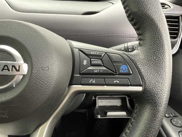 日産 セレナ e－パワー ハイウェイスター V 熊本県 2021(令3)年 5.5万km ブリリアントホワイトパール 2トーン 禁煙車　/ワンオーナー/純正ナビ（ＣＤ・ＤＶＤ・フルセグ・ＢＴ・ＳＤ）/純正フリップダウンモニター/純正前方ドライブレコーダー　/アラウンドビューモニター/ビルトインＥＴＣ　/両側パワースライドドア　/アダブティブクルーズコントロール　/プロパイロット/側方支援/後側方支援/エマージェンシーブレーキ/速度標識表示/道路標識表示/駐車支援/ふらつき警報/ブラインドスポットモニター/横滑り防止/前後クリアランスソナー/デジタルインナーミラー/オートブレーキホールド/純正フロアマット/純正16インチAW/オートライト/LEDヘッドライト/フォグランプ/スマートキー/プッシュスタート/保証書