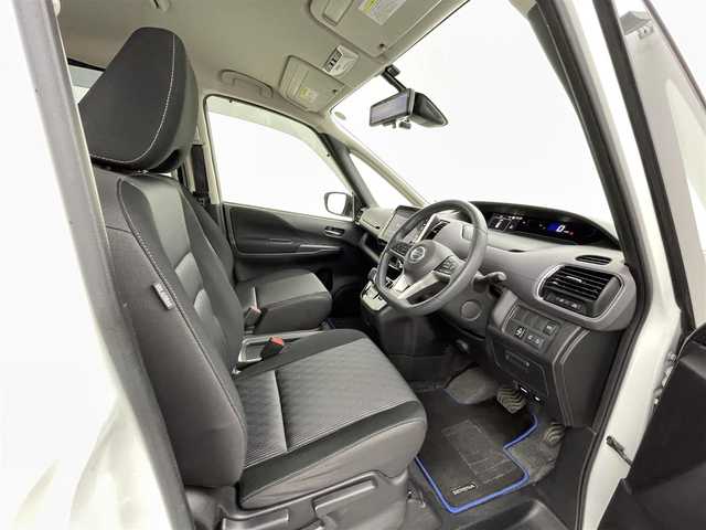 日産 セレナ e－パワー ハイウェイスター V 熊本県 2021(令3)年 5.5万km ブリリアントホワイトパール 2トーン 禁煙車　/ワンオーナー/純正ナビ（ＣＤ・ＤＶＤ・フルセグ・ＢＴ・ＳＤ）/純正フリップダウンモニター/純正前方ドライブレコーダー　/アラウンドビューモニター/ビルトインＥＴＣ　/両側パワースライドドア　/アダブティブクルーズコントロール　/プロパイロット/側方支援/後側方支援/エマージェンシーブレーキ/速度標識表示/道路標識表示/駐車支援/ふらつき警報/ブラインドスポットモニター/横滑り防止/前後クリアランスソナー/デジタルインナーミラー/オートブレーキホールド/純正フロアマット/純正16インチAW/オートライト/LEDヘッドライト/フォグランプ/スマートキー/プッシュスタート/保証書