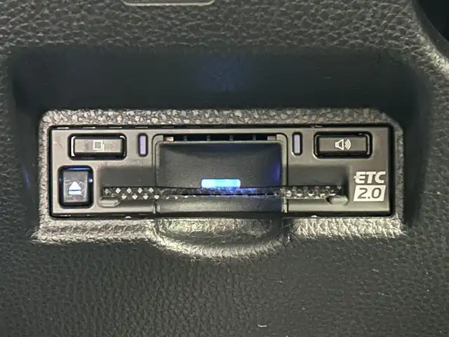 トヨタ ノア ハイブリッド S－G 千葉県 2022(令4)年 5.1万km アティチュードブラックマイカ 禁煙車/純正10インチディスプレイオーディオナビ/・CD/DVD/BT/ACP/AA/HDMI/フルセグ/両側パワースライドドア/純正14インチフリップダウンモニター/プリクラッシュセーフティ/レーンディパーチャーアラート/プロアクティブドライビングアシスト/コーナーセンサー/パーキングサポートブレーキ/レーダークルーズコントロール/バックカメラワイパー/LEDヘッドライト/オートライト/オートハイビーム/フォグライト/ビルトインETC2.0/2列目サンシェイド/スマートキー/電動パーキングブレーキ/ブレーキホールド